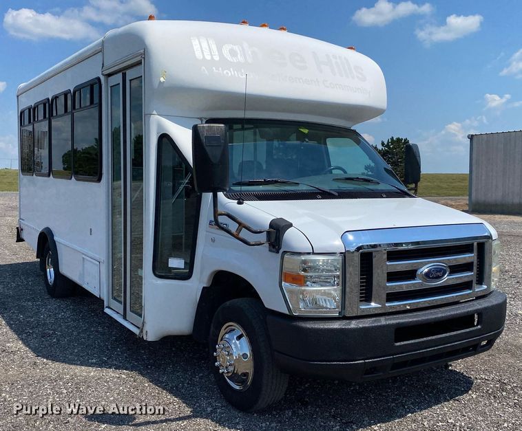 image for item KW9246 2008 Ford E450  shuttle bus