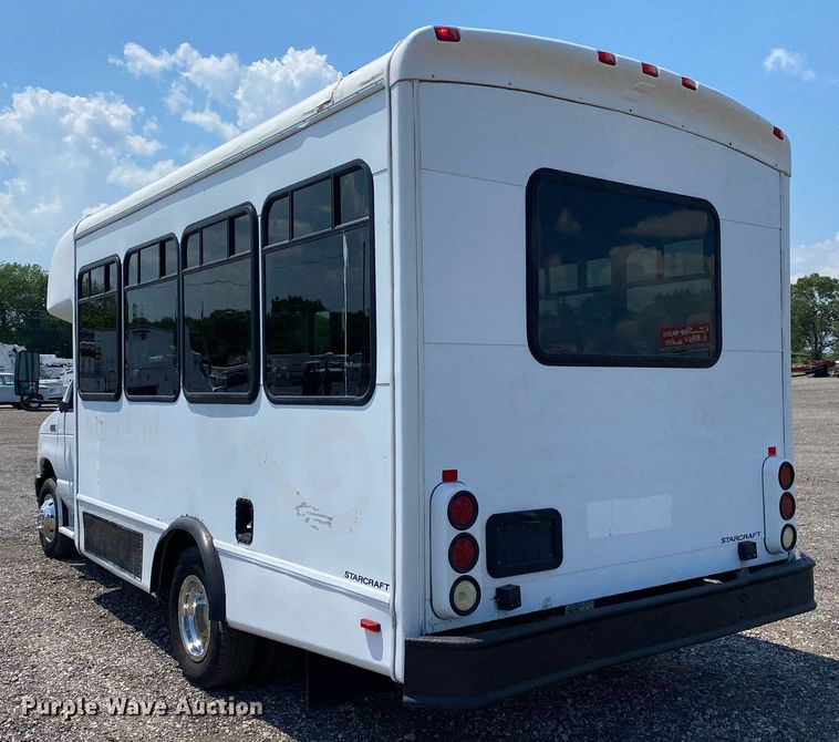image for item KW9246 2008 Ford E450  shuttle bus