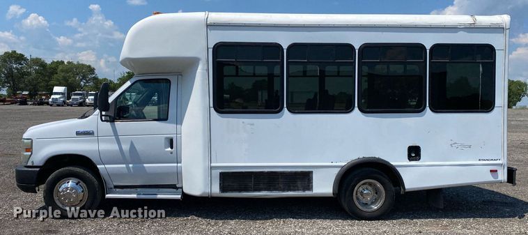 image for item KW9246 2008 Ford E450  shuttle bus