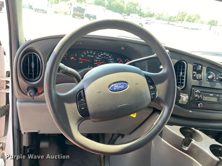 image for item KW9246 2008 Ford E450  shuttle bus