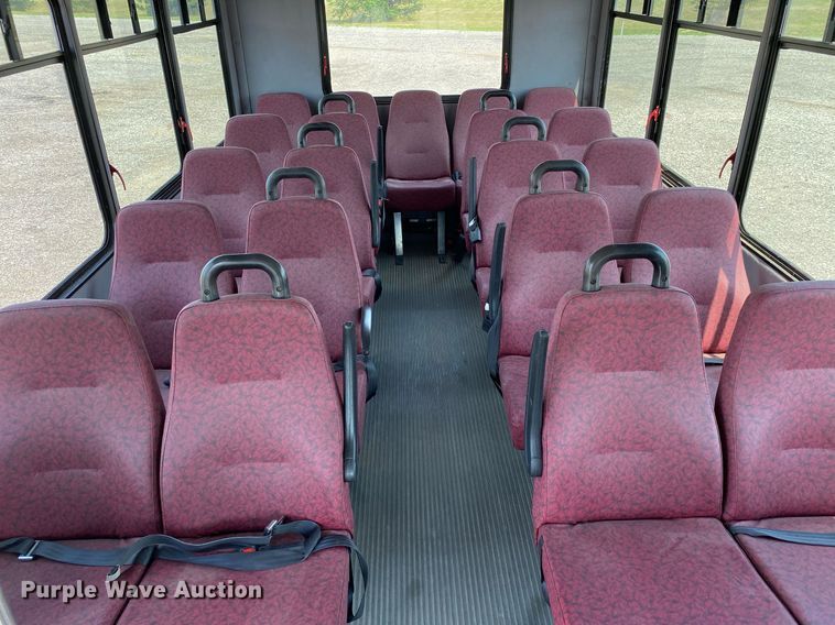 image for item KW9246 2008 Ford E450  shuttle bus