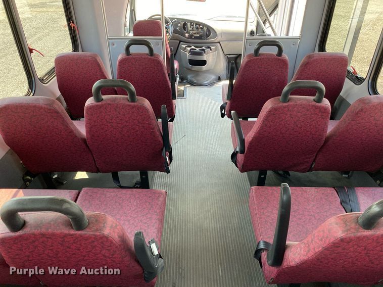 image for item KW9246 2008 Ford E450  shuttle bus