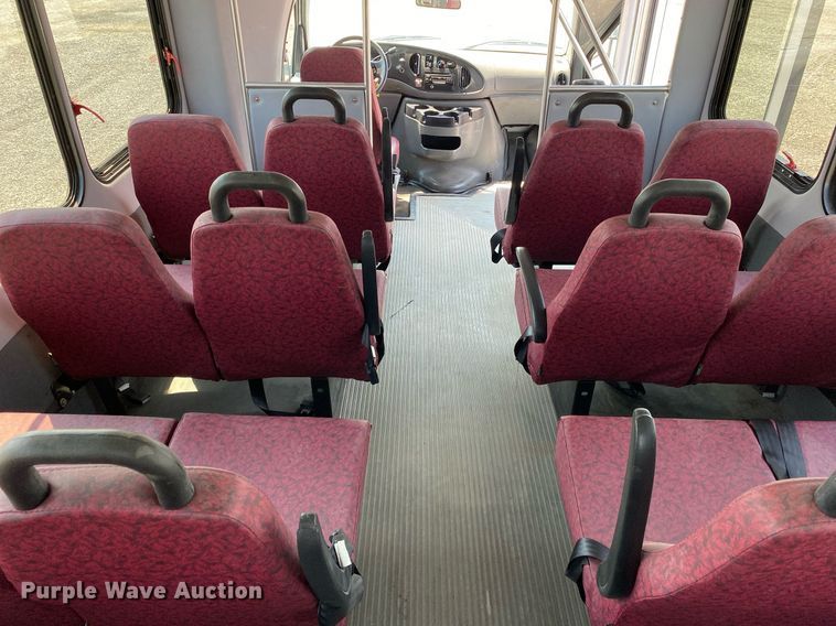 image for item KW9246 2008 Ford E450  shuttle bus