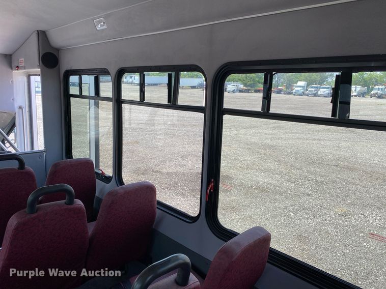 image for item KW9246 2008 Ford E450  shuttle bus