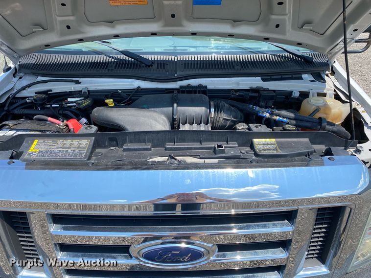 image for item KW9246 2008 Ford E450  shuttle bus