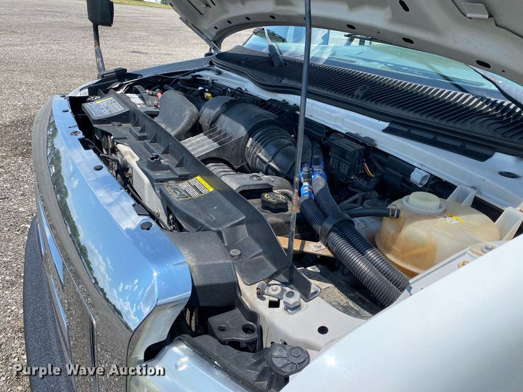 image for item KW9246 2008 Ford E450  shuttle bus