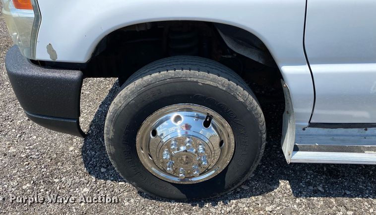 image for item KW9246 2008 Ford E450  shuttle bus