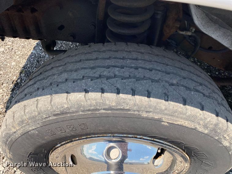 image for item KW9246 2008 Ford E450  shuttle bus