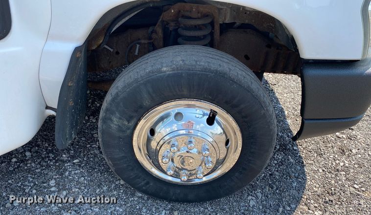 image for item KW9246 2008 Ford E450  shuttle bus