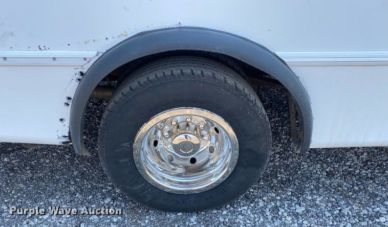 image for item KW9246 2008 Ford E450  shuttle bus