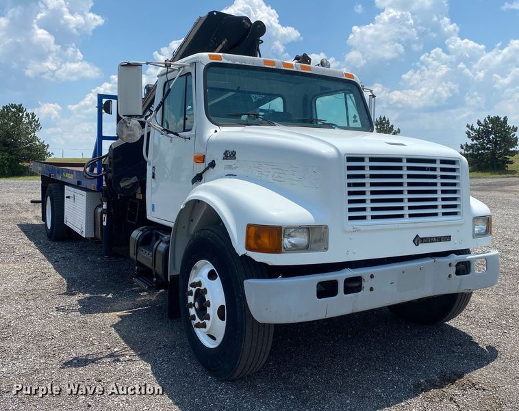 image for item KW9250 2001 International 4700  crane truck