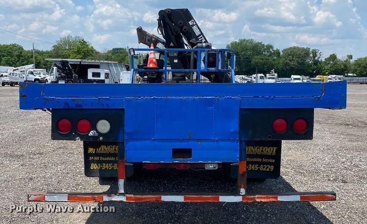 image for item KW9250 2001 International 4700  crane truck