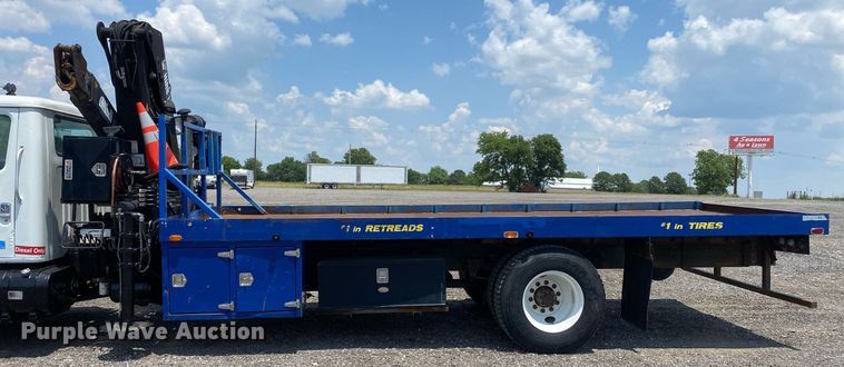 image for item KW9250 2001 International 4700  crane truck