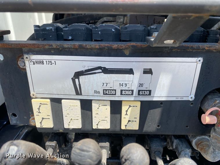 image for item KW9250 2001 International 4700  crane truck