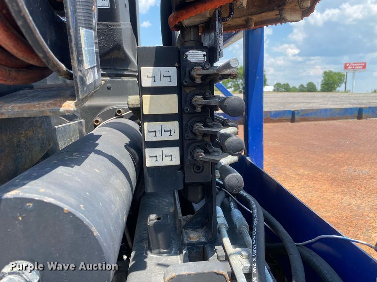 image for item KW9250 2001 International 4700  crane truck