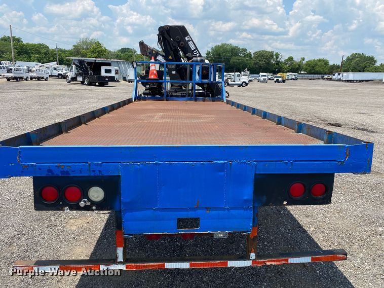 image for item KW9250 2001 International 4700  crane truck