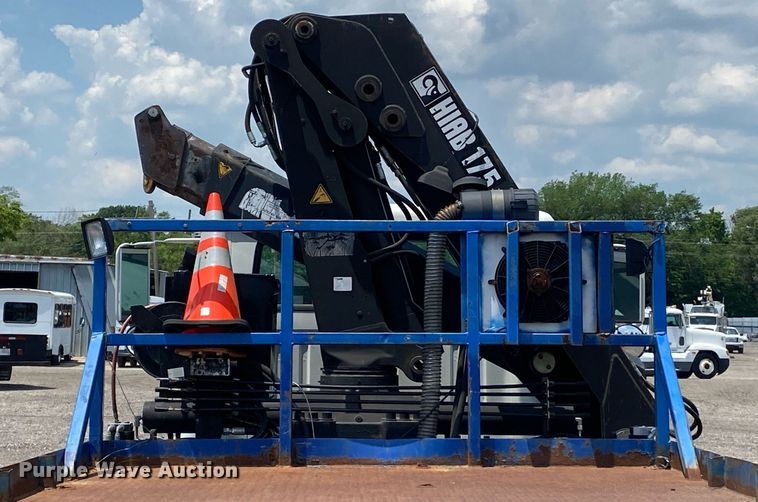 image for item KW9250 2001 International 4700  crane truck