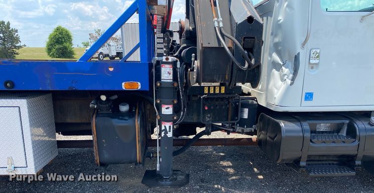 image for item KW9250 2001 International 4700  crane truck