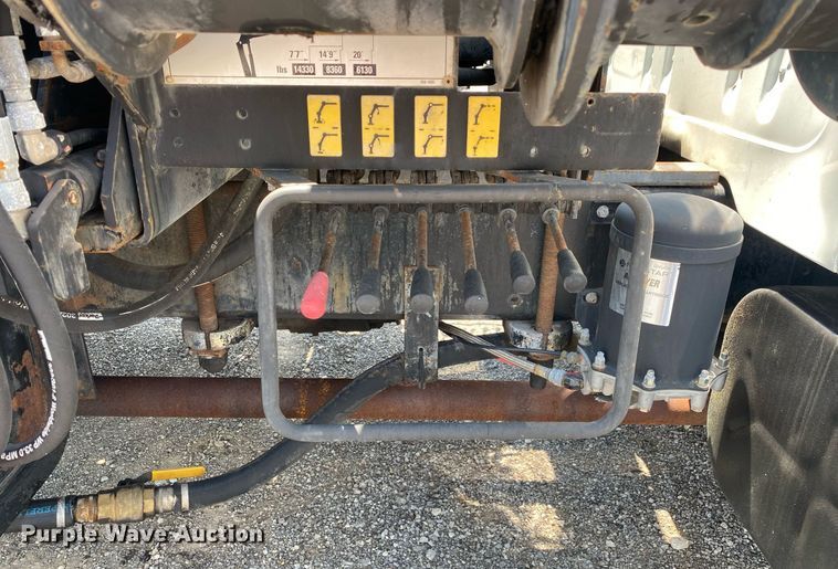 image for item KW9250 2001 International 4700  crane truck