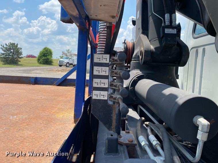 image for item KW9250 2001 International 4700  crane truck