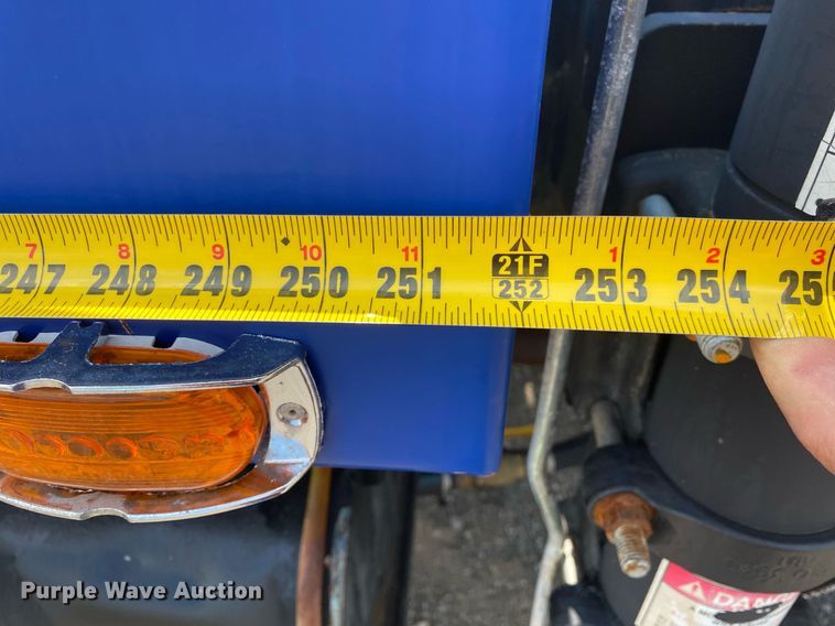 image for item KW9250 2001 International 4700  crane truck