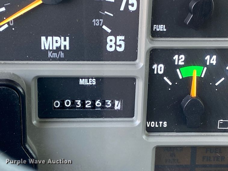 image for item KW9250 2001 International 4700  crane truck