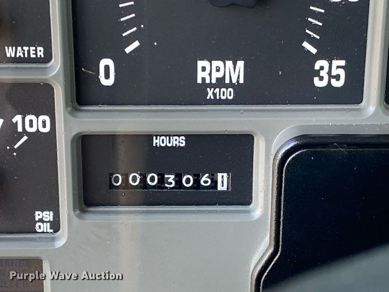 image for item KW9250 2001 International 4700  crane truck