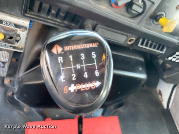 image for item KW9250 2001 International 4700  crane truck