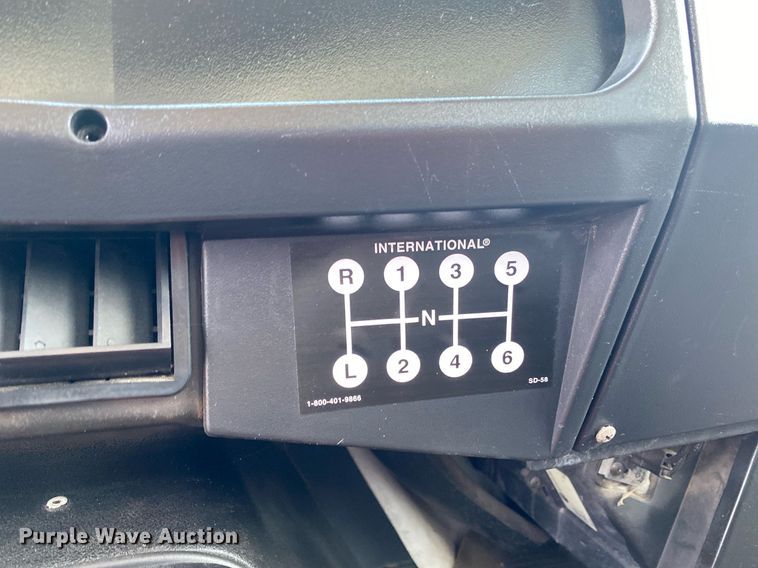 image for item KW9250 2001 International 4700  crane truck