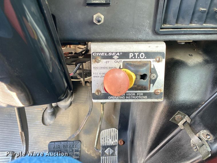 image for item KW9250 2001 International 4700  crane truck