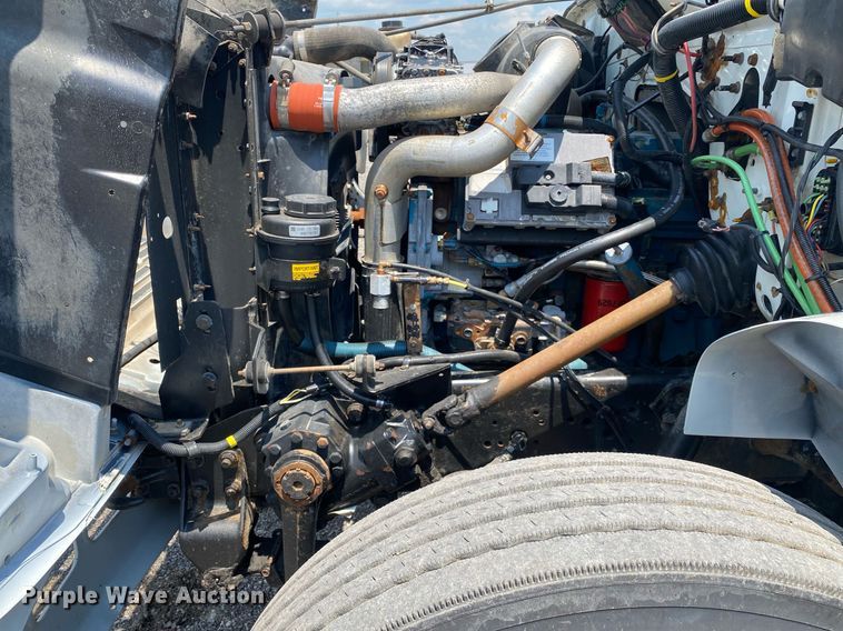 image for item KW9250 2001 International 4700  crane truck