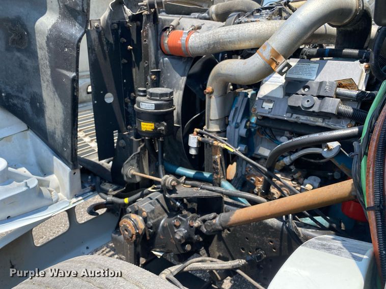 image for item KW9250 2001 International 4700  crane truck