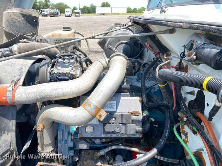 image for item KW9250 2001 International 4700  crane truck