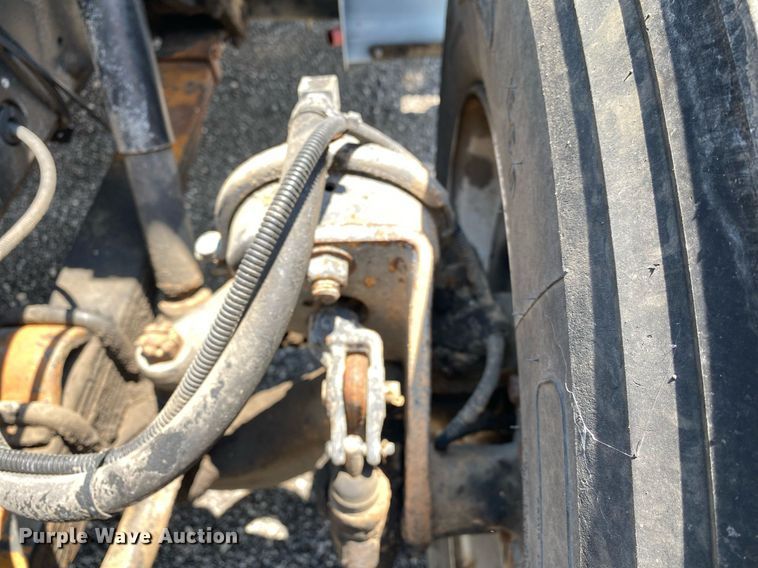 image for item KW9250 2001 International 4700  crane truck