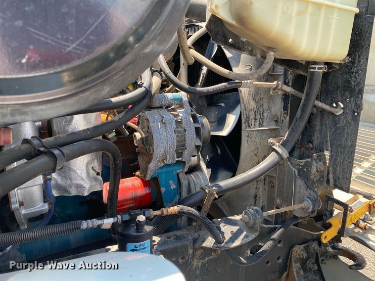 image for item KW9250 2001 International 4700  crane truck