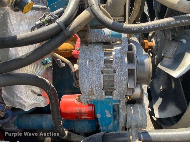 image for item KW9250 2001 International 4700  crane truck