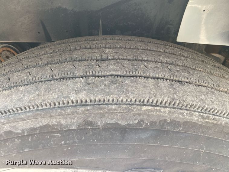 image for item KW9250 2001 International 4700  crane truck