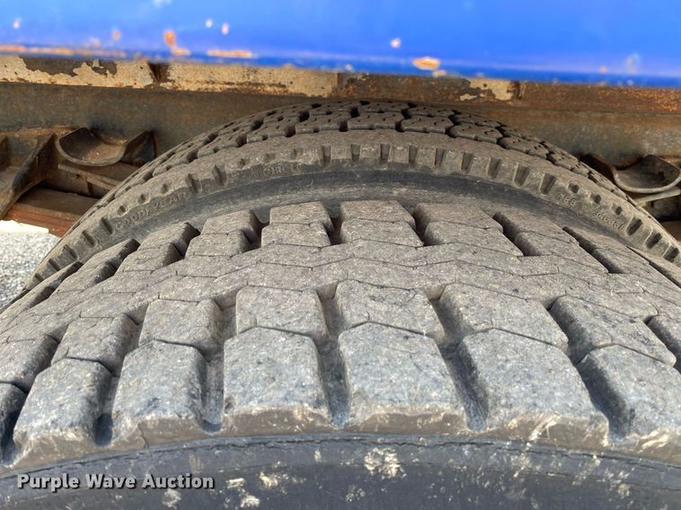 image for item KW9250 2001 International 4700  crane truck