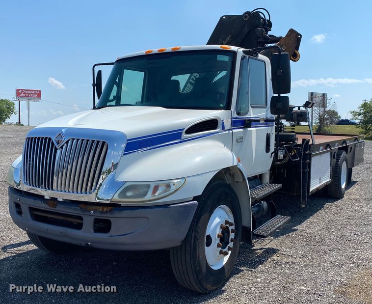 image for item KW9251 2005 International 4300  crane truck