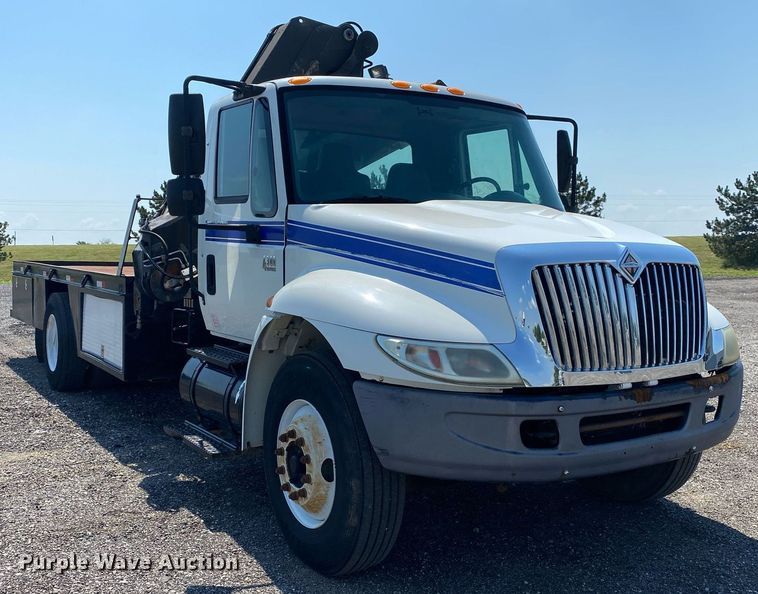 image for item KW9251 2005 International 4300  crane truck