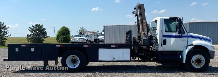 image for item KW9251 2005 International 4300  crane truck