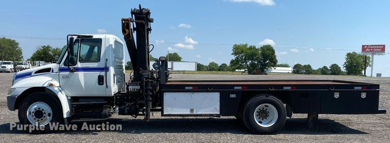 image for item KW9251 2005 International 4300  crane truck