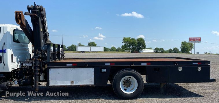 image for item KW9251 2005 International 4300  crane truck