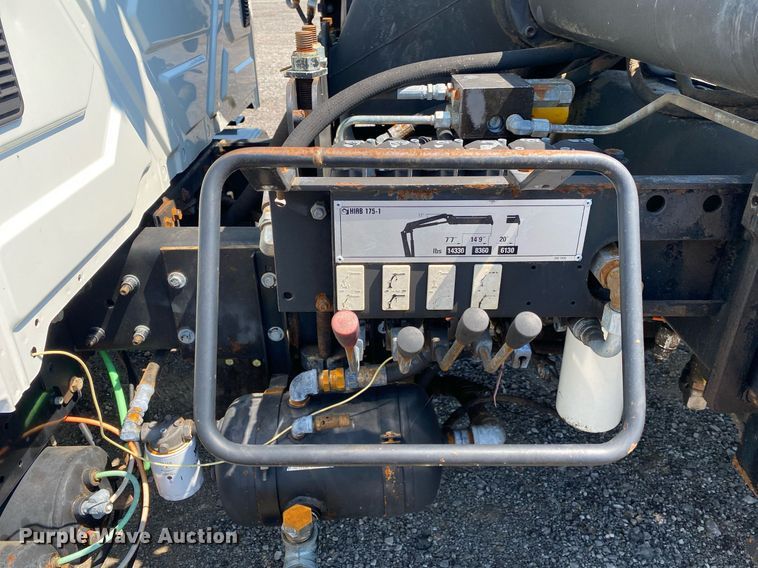 image for item KW9251 2005 International 4300  crane truck