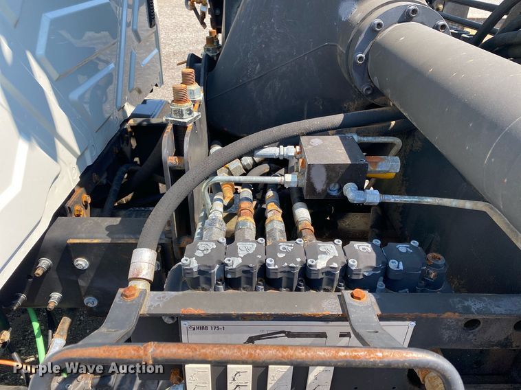 image for item KW9251 2005 International 4300  crane truck