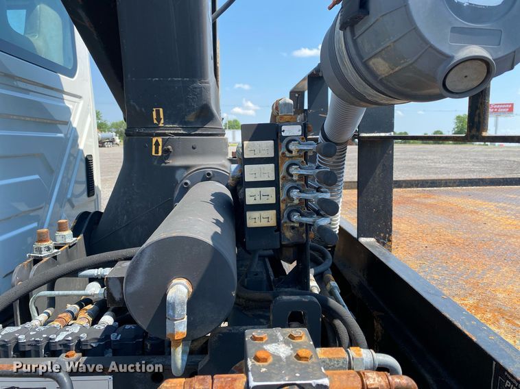 image for item KW9251 2005 International 4300  crane truck