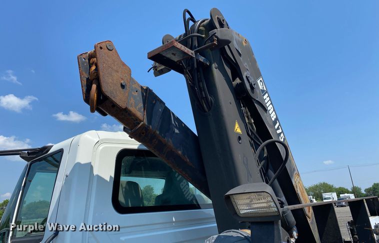 image for item KW9251 2005 International 4300  crane truck
