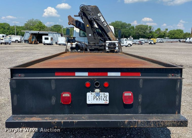 image for item KW9251 2005 International 4300  crane truck