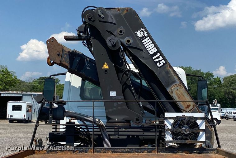 image for item KW9251 2005 International 4300  crane truck