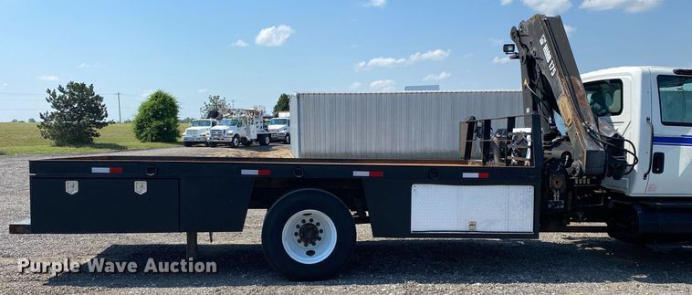 image for item KW9251 2005 International 4300  crane truck